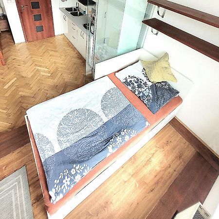 Modern Apartment Few Steps From Centre Прага Екстер'єр фото