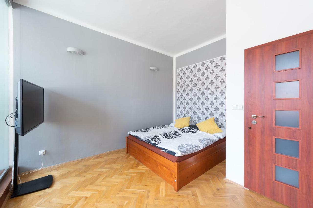 Modern Apartment Few Steps From Centre Прага Екстер'єр фото